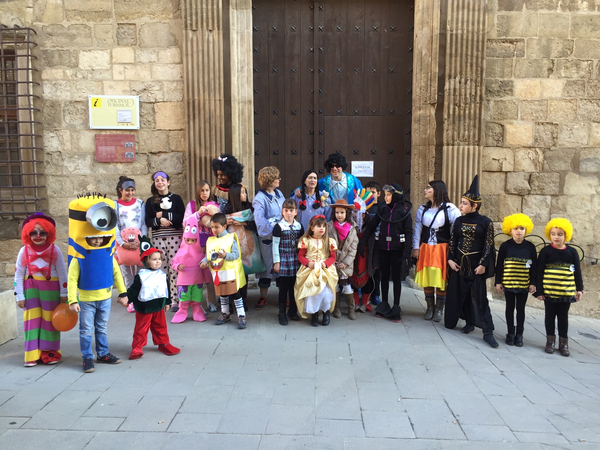 El Carnaval toma la plaza Mayor de Fonz
