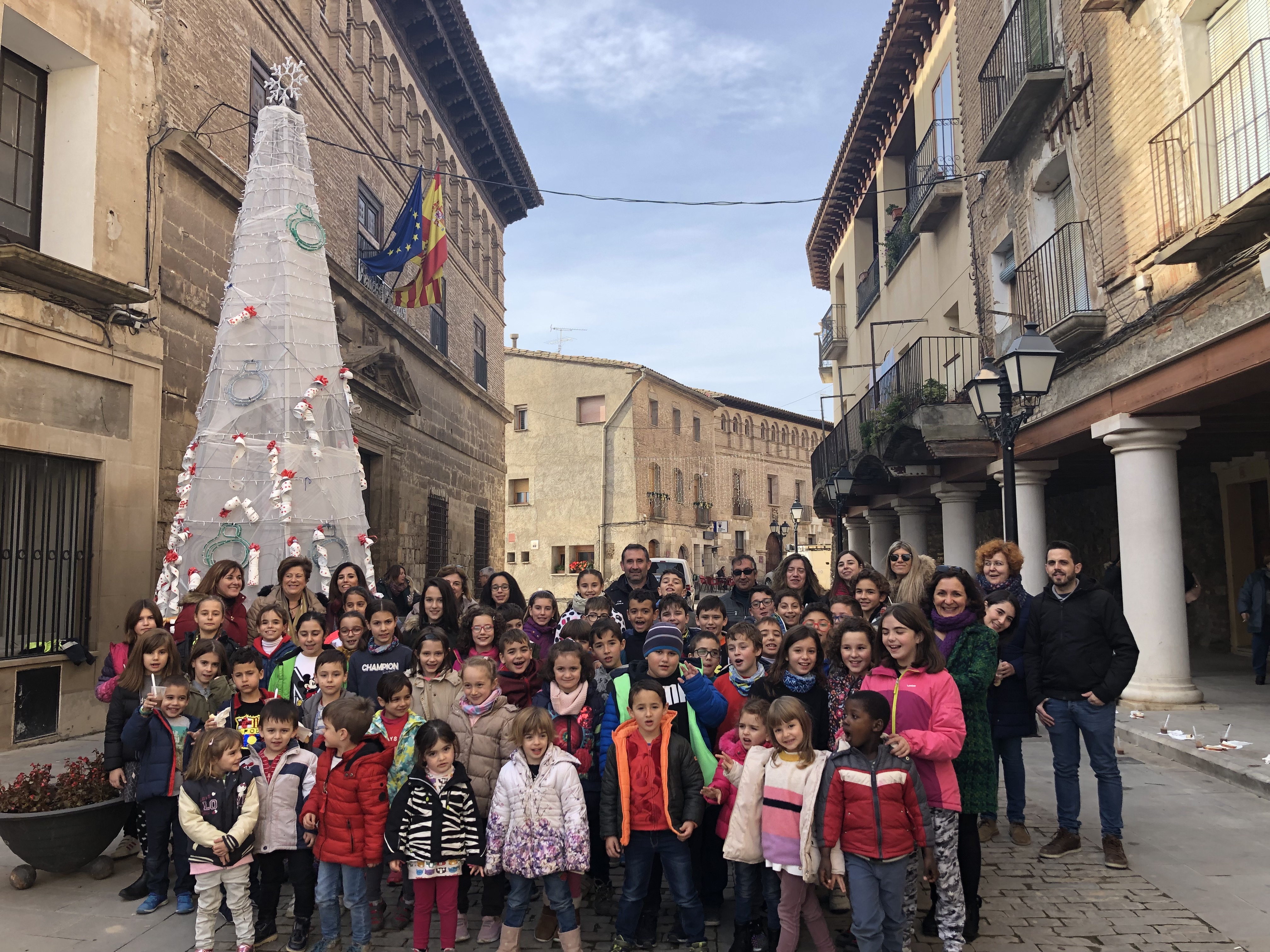 El abeto ecologista de Navidad ya luce en Fonz El abeto ecologista de Navidad ya luce en Fonz