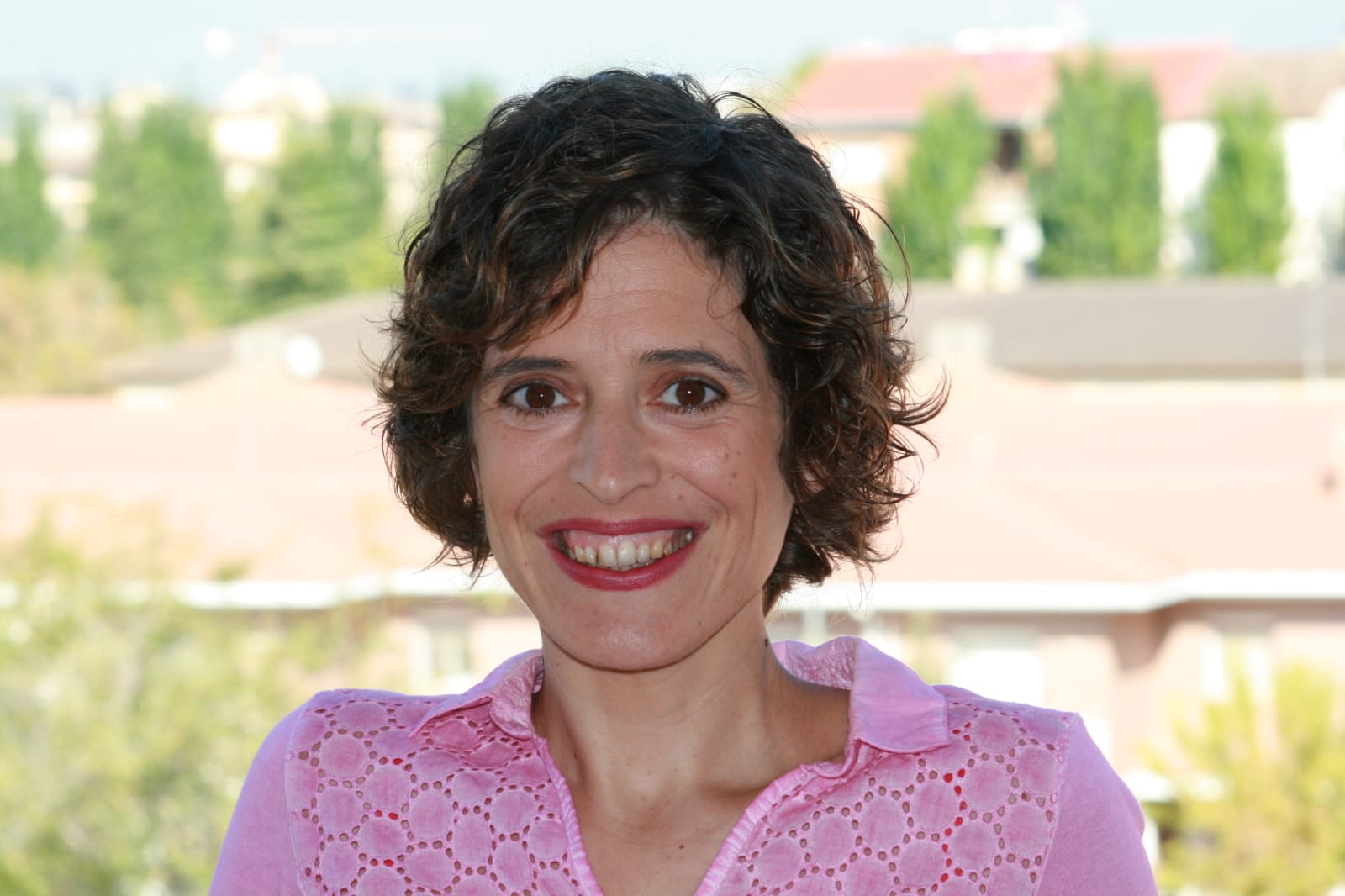 La Biblioteca de Fonz acoge la presentación de ‘La fuerza de mis pies’, un libro para visibilizar a los niños con pies zambos