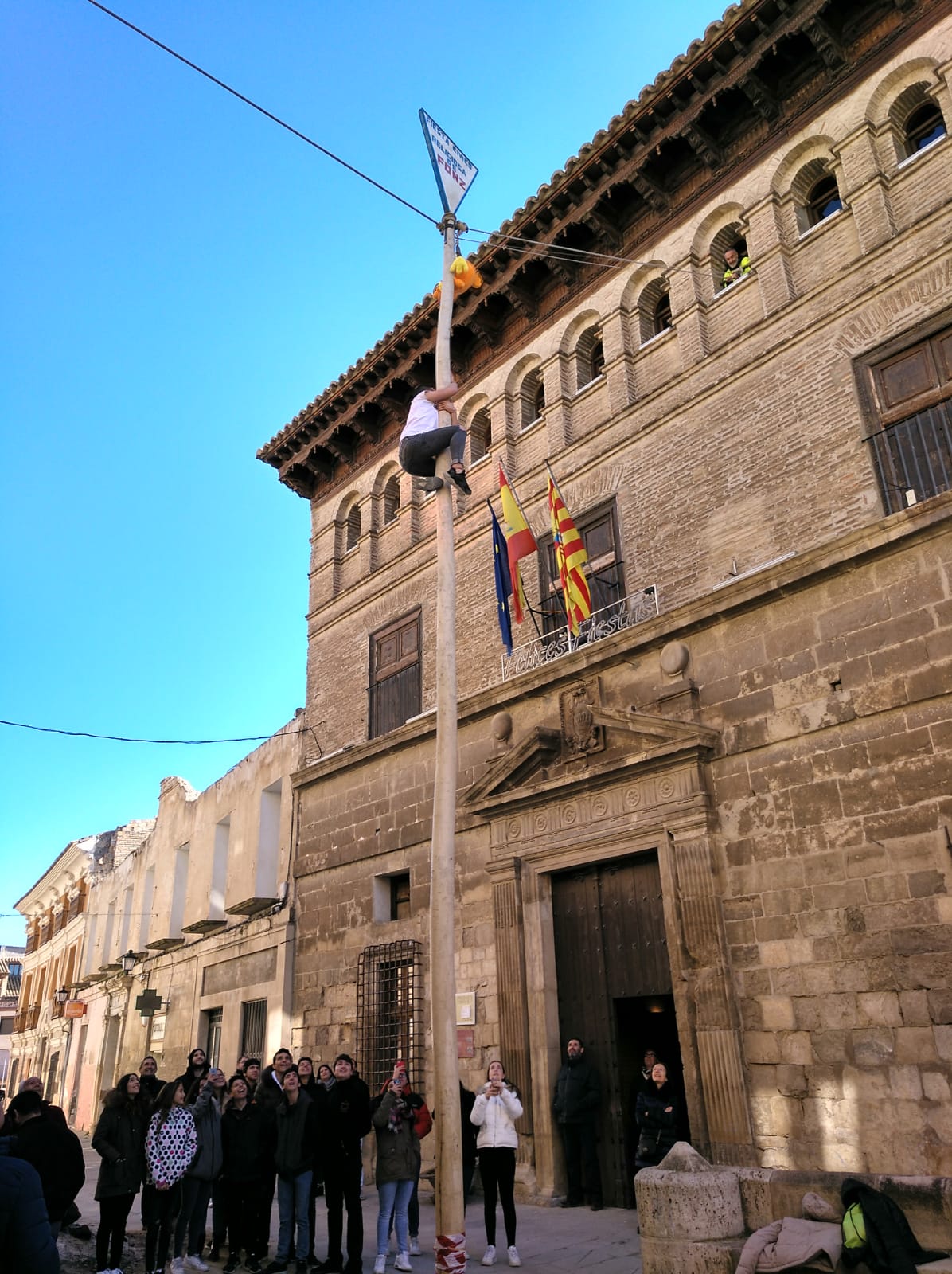 Fonz inicia su ciclo festivo con la festividad de San Blas y Santa Águeda Fonz inicia su ciclo festivo con la festividad de San Blas y Santa Águeda