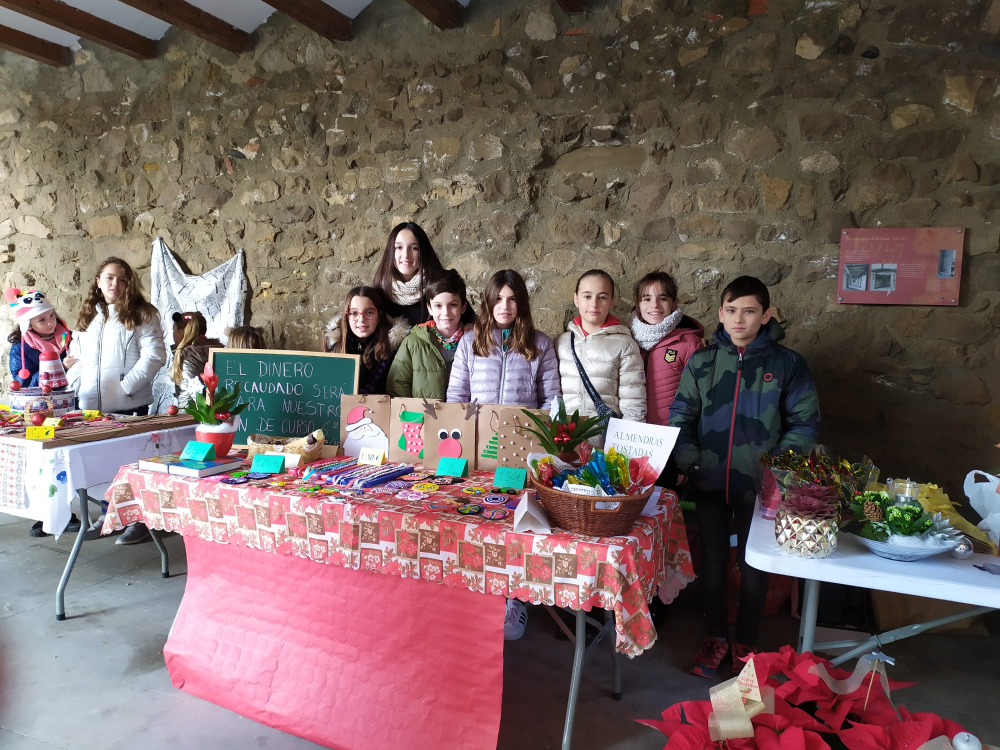 El mercado artesano inicia la agenda navideña en Fonz