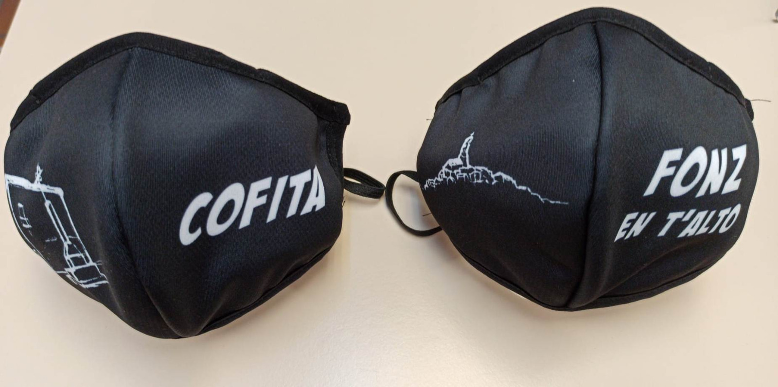 El Ayuntamiento agradece el comportamiento de los vecinos durante la pandemia repartiendo mascarillas con motivos de Fonz y Cofita