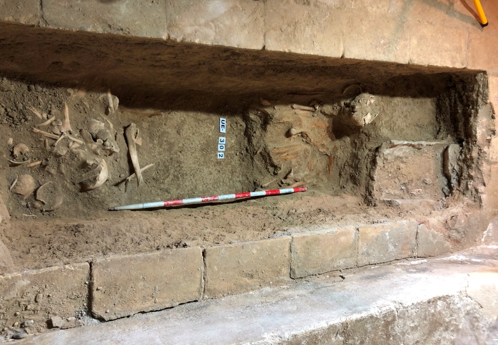 Aparecen enterramientos tras las prospecciones en la iglesia templaria de Cofita